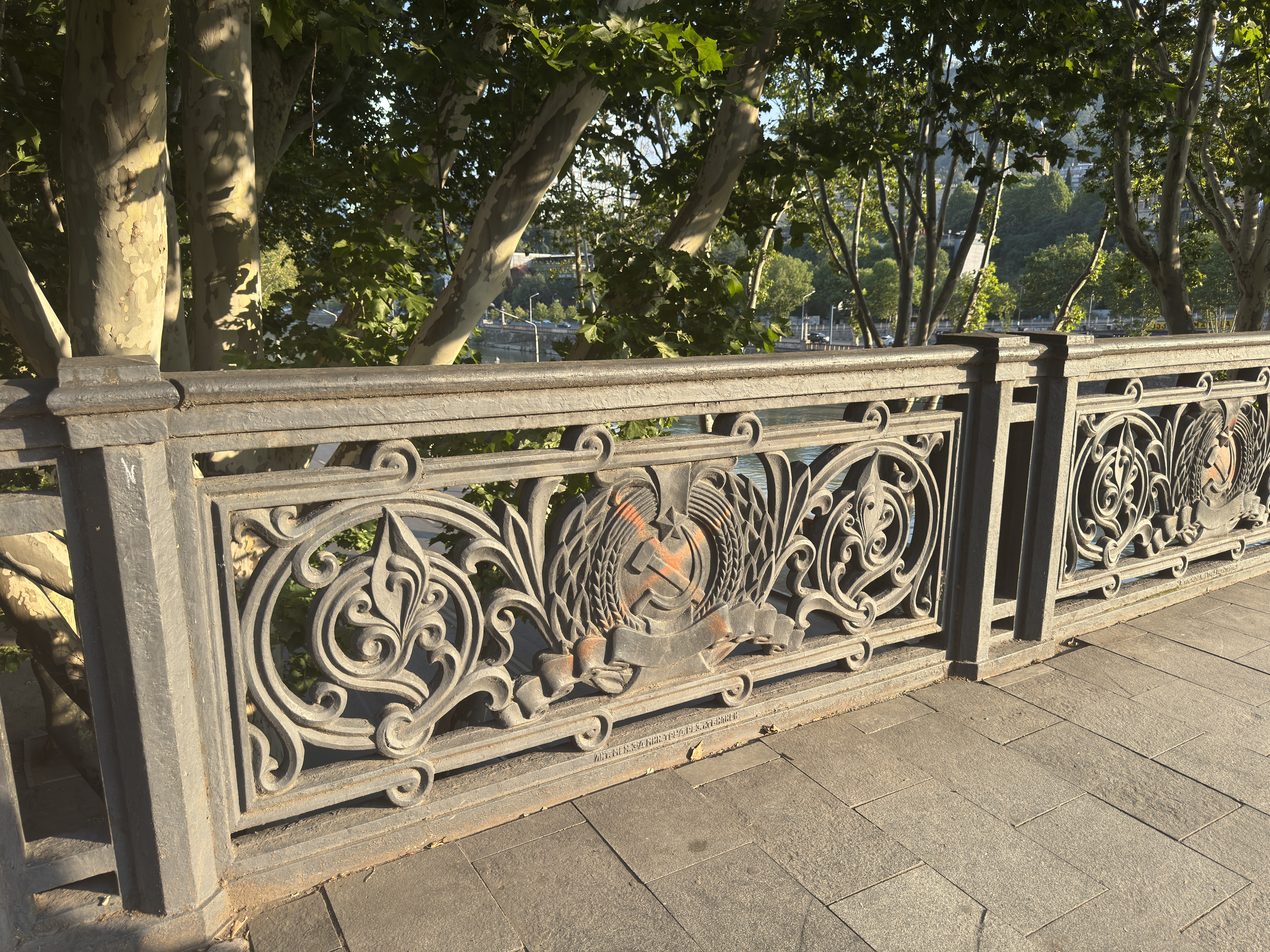 Soviet hammer and sickle emblem with a five-pointed star on the Galaktion Tabidze bridge.
